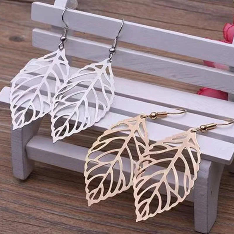 Женские популярные новые серьги в европейском и американском стиле, длинные серьги с подвесками в виде листьев, модные простые серьги, серь... 
Женские популярные новые серьги в европейском и американском стиле, длинные серьги с подвесками в виде листьев, модные простые серьги, серь...