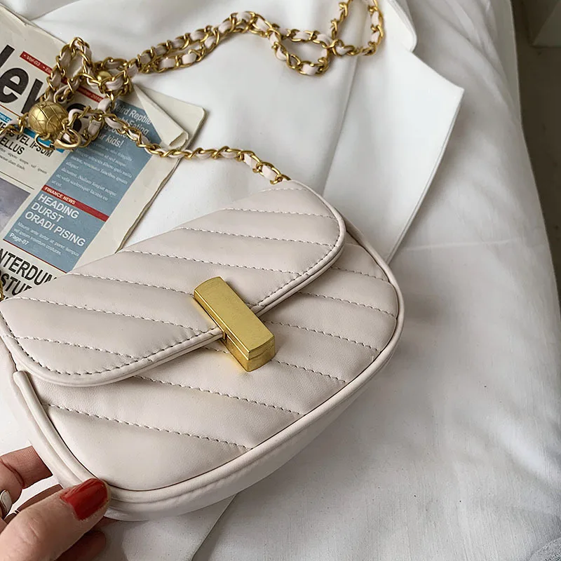 Fashion Solid Color Striped Metal Buckle Women's Handbag New Style Design Small Round Bag Lady Stitching Crossbody Shoulder Bag
Fashion Solid Color Striped Metal Buckle Women's Handbag New Style Design Small Round Bag Lady Stitching Crossbody Shoulder Bag