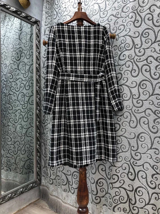 2020 autumn and winter new fashion women's wide collar plaid long sleeve dress 1215
2020 autumn and winter new fashion women's wide collar plaid long sleeve dress 1215