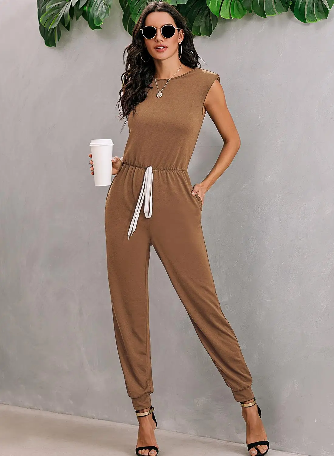 Slim Fit Shoulder Pads Sleeveless Backless Women's One Piece Trousers For Summer 2021 New Style Cut Out Belt Pocket Jumpsuit
Slim Fit Shoulder Pads Sleeveless Backless Women's One Piece Trousers For Summer 2021 New Style Cut Out Belt Pocket Jumpsuit