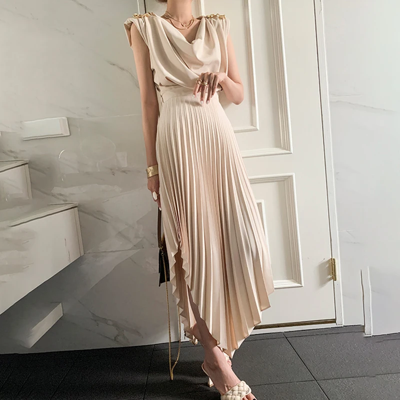 SHENGPALAE elegant white pile collar sleeveless chain tops and high waist irregular pleated skirt two piece sets for women
SHENGPALAE elegant white pile collar sleeveless chain tops and high waist irregular pleated skirt two piece sets for women