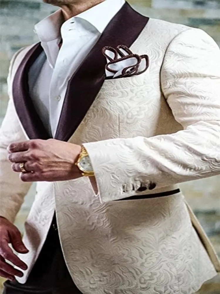 2022 Groomsmen Beige and Coffee Groom Tuxedos Shawl Satin Lapel Men Suits Wedding 3 Pieces
2022 Groomsmen Beige and Coffee Groom Tuxedos Shawl Satin Lapel Men Suits Wedding 3 Pieces
