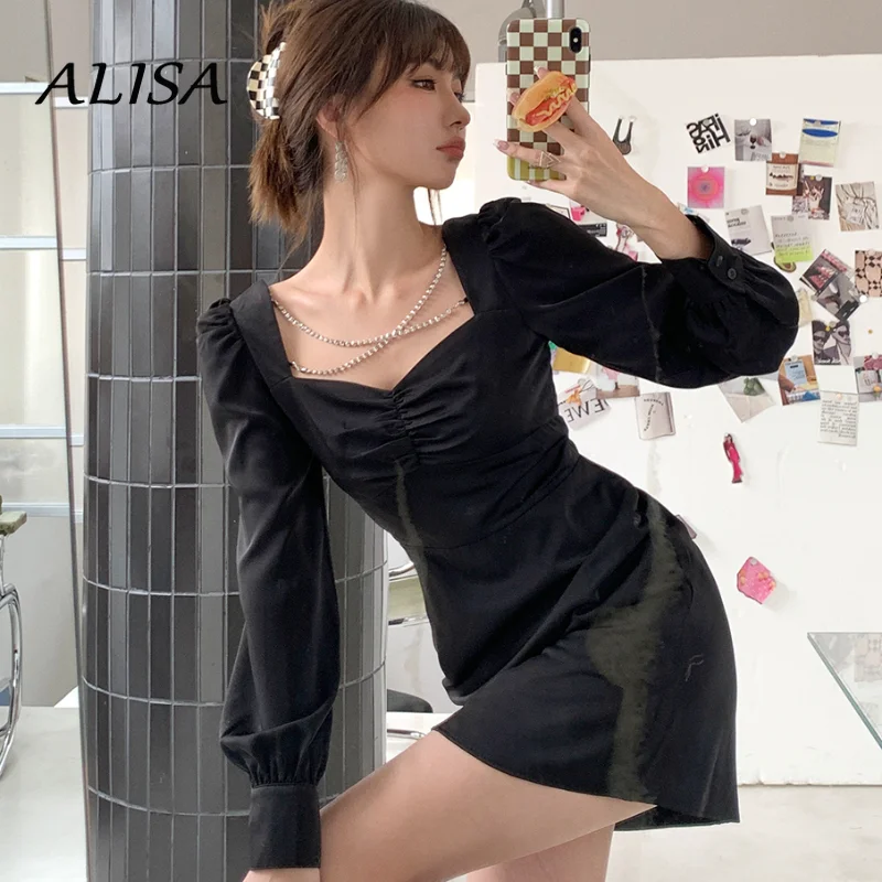 Женское короткое платье с квадратным вырезом, длинным рукавом и открытой спиной
Женское короткое платье с квадратным вырезом, длинным рукавом и открытой спиной