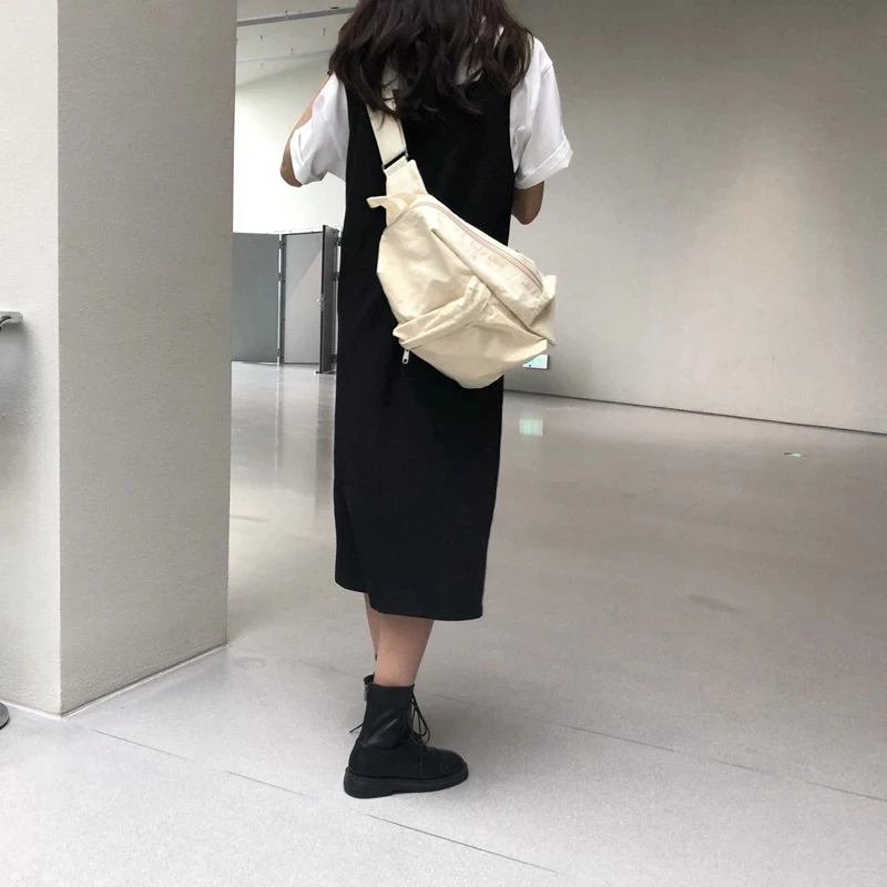 Fashion Female Bag Trendy Chest Bag Zipper Canvas Bag Adjustable Shoulder Straps Cool School Bag Simple Design Crossbody Bag
Fashion Female Bag Trendy Chest Bag Zipper Canvas Bag Adjustable Shoulder Straps Cool School Bag Simple Design Crossbody Bag