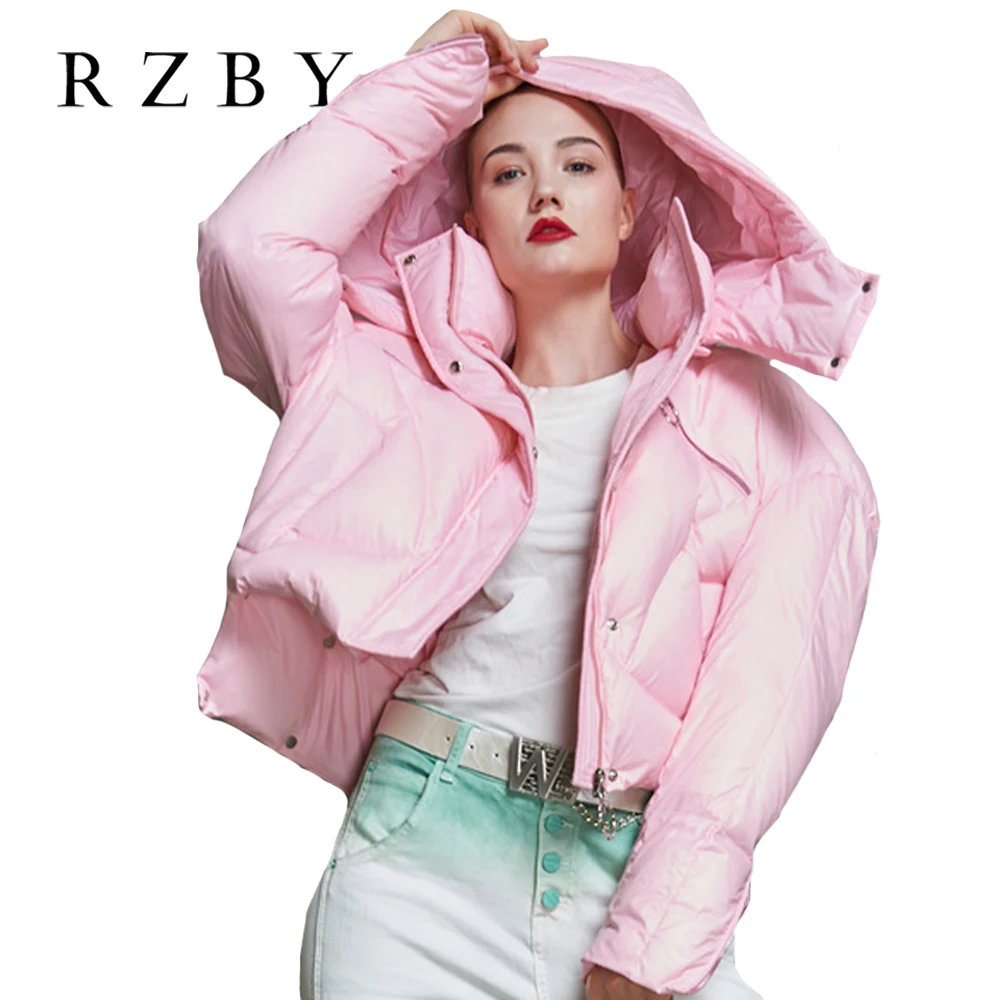 Down Jackets Women Shorts Slipped Shoulder Female Pink Black Leisure Warmness Puffer Jacket Stand Collar Zipper Overcoats RZBY01
Down Jackets Women Shorts Slipped Shoulder Female Pink Black Leisure Warmness Puffer Jacket Stand Collar Zipper Overcoats RZBY01