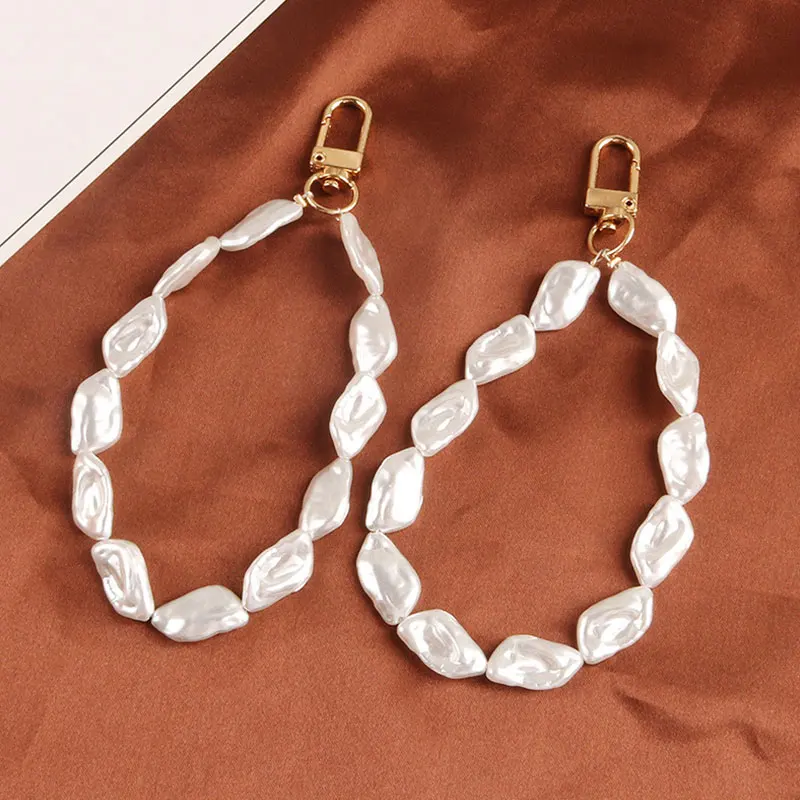 Cute luxury KeyChains for Women Keyring Car Keys Bag Key Chains Decor Pearls Tassel Cord Pendent Charm for Airpods Case Gifts
Cute luxury KeyChains for Women Keyring Car Keys Bag Key Chains Decor Pearls Tassel Cord Pendent Charm for Airpods Case Gifts