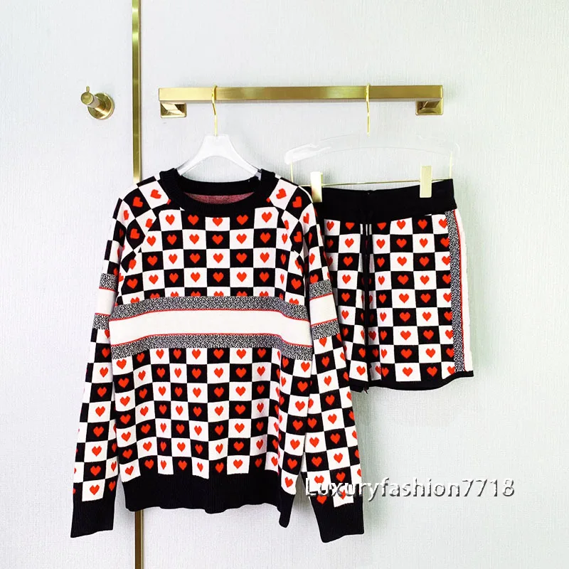Luxury design fashion two piece outfits set for women Clothes Letter logo jacquard long sleeve top High Waist knit shorts sets
Luxury design fashion two piece outfits set for women Clothes Letter logo jacquard long sleeve top High Waist knit shorts sets