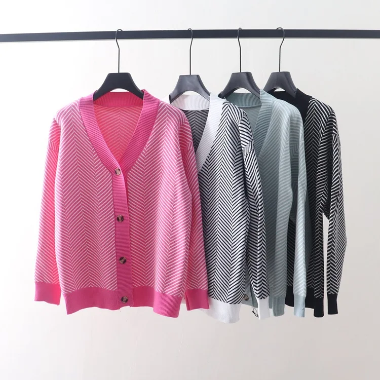 21 Autumn New Korean Style Loose V-neck Single-Breasted Knitted Cardigan Women's Slimming Versatile Outerwear Long-Sleeved Coat
21 Autumn New Korean Style Loose V-neck Single-Breasted Knitted Cardigan Women's Slimming Versatile Outerwear Long-Sleeved Coat