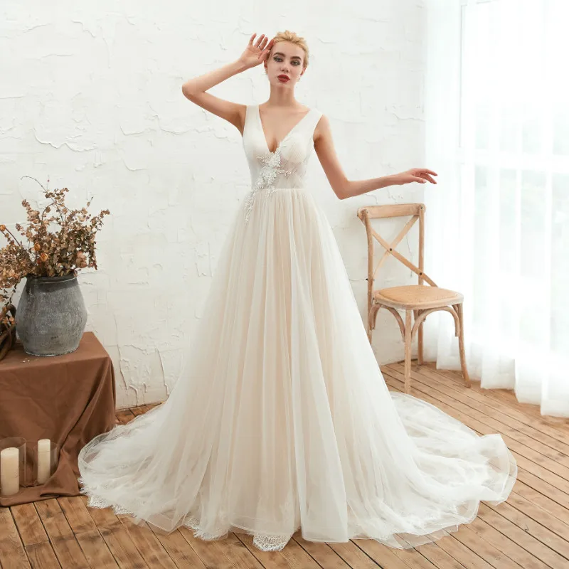 Elegant Wedding Dress V neck Backless Tulle Applique Lace Up A-Line Lace Bridal Ball Gowns
Elegant Wedding Dress V neck Backless Tulle Applique Lace Up A-Line Lace Bridal Ball Gowns
