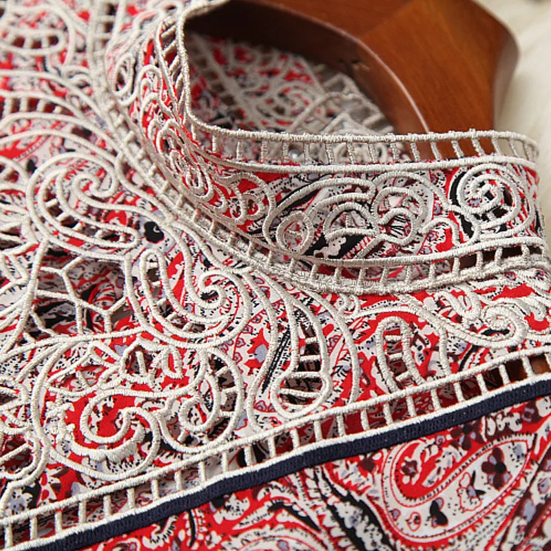 New 2021 Women Spring Runway Fashion Long Sleeve Stand Collar Embroidery Patchwork Vintage Print Midi Dress Elegant Holiday Robe
New 2021 Women Spring Runway Fashion Long Sleeve Stand Collar Embroidery Patchwork Vintage Print Midi Dress Elegant Holiday Robe