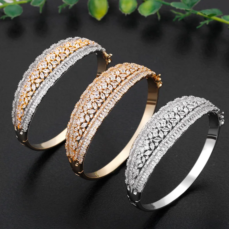 Sze Sang Sang Exquisite Women Bangle AAA CZ Cubic Zirconia Fashion Beautiful Jewelry For Wedding Party Date High Quality Crystal
Sze Sang Sang Exquisite Women Bangle AAA CZ Cubic Zirconia Fashion Beautiful Jewelry For Wedding Party Date High Quality Crystal
