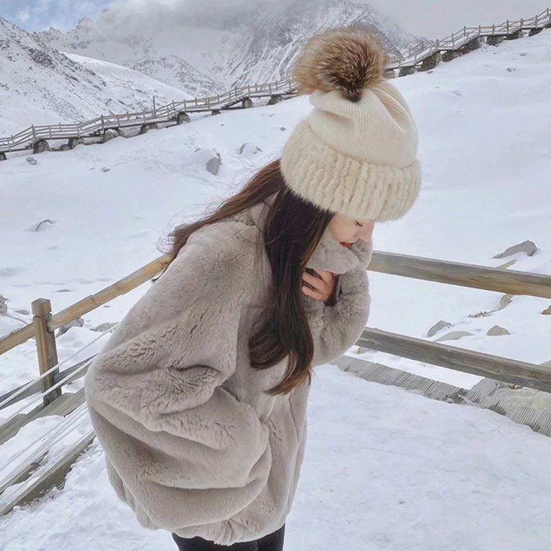 Elegant Faux Fur Coat Women 2021 Autumn Winter Thick Warm Soft Fleece Jacket Female Pocket Zipper Overcoat Bear Teddy Coat XL
Elegant Faux Fur Coat Women 2021 Autumn Winter Thick Warm Soft Fleece Jacket Female Pocket Zipper Overcoat Bear Teddy Coat XL