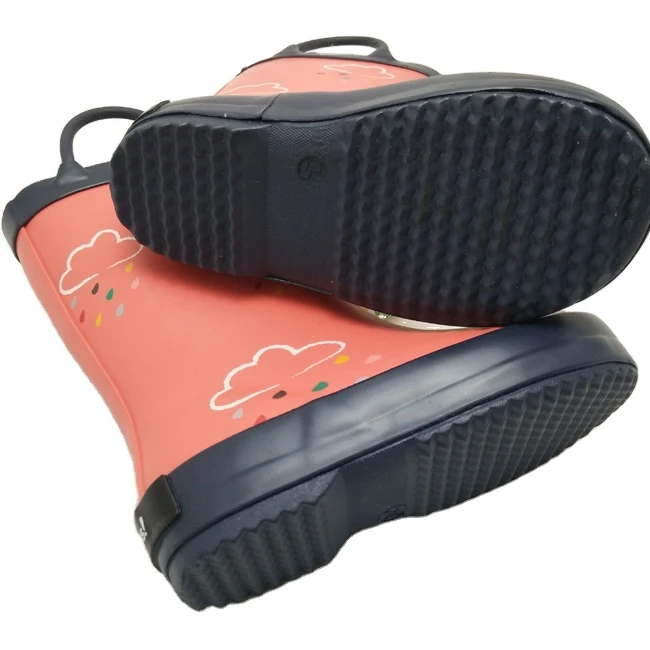 China factory price latest model nonskip clouds printed red natural rubber childrens wellies with handles 
China factory price latest model nonskip clouds printed red natural rubber childrens wellies with handles