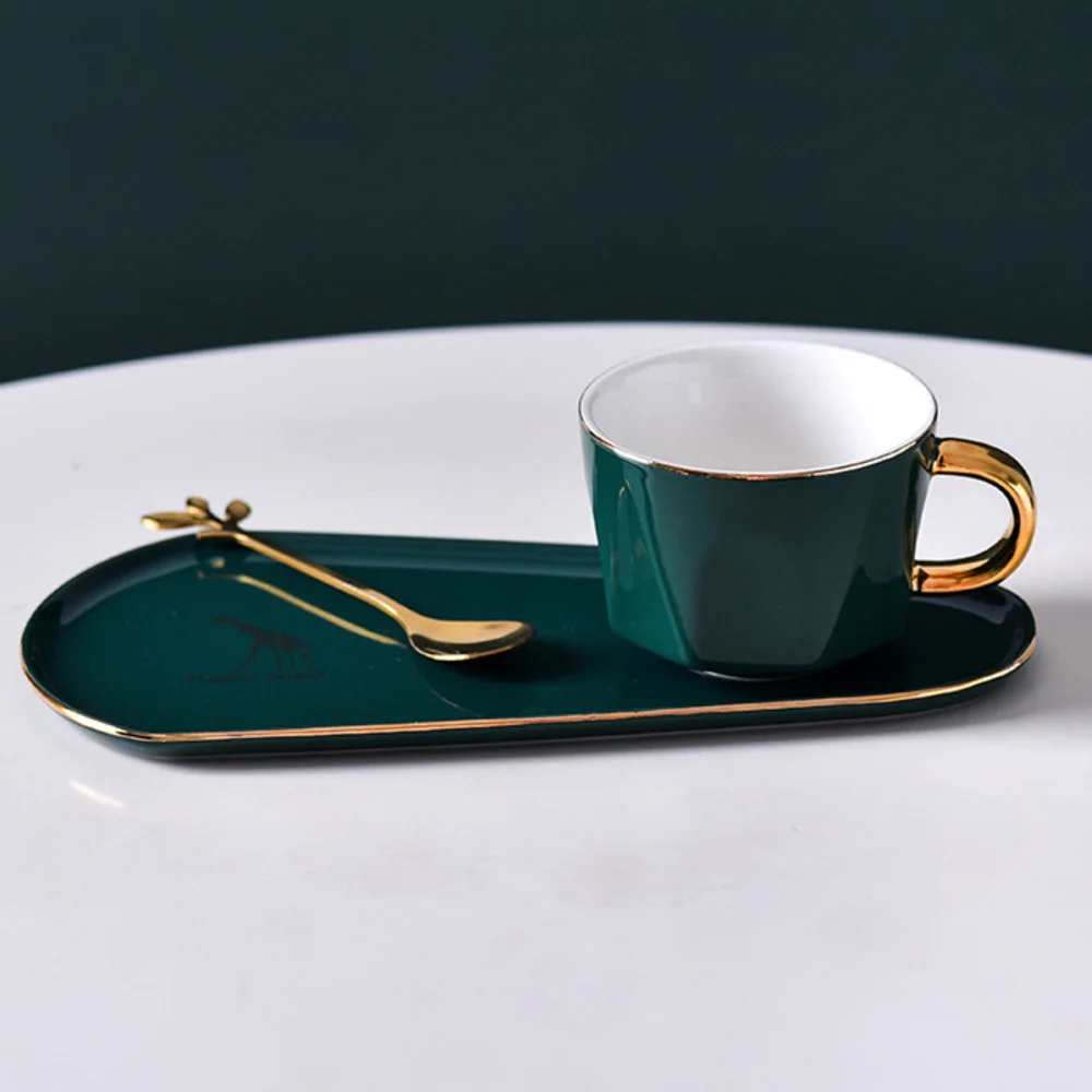 European Coffee Cup and Saucers Dish Set Creative Mug with Spoon Household Flower Tea cups Ceramic Gift
European Coffee Cup and Saucers Dish Set Creative Mug with Spoon Household Flower Tea cups Ceramic Gift