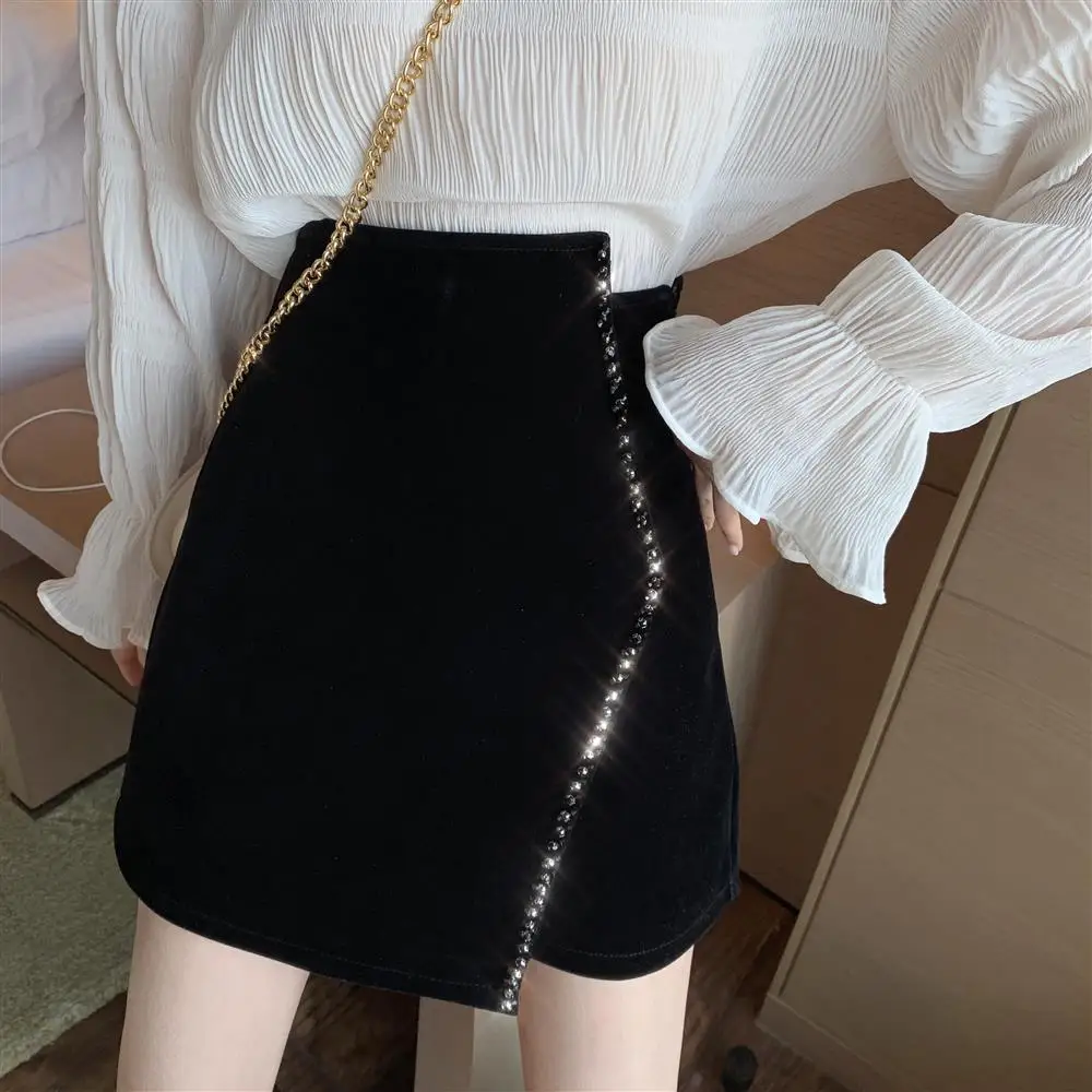 Women 2021 New Black Gothic Skirts Women Elegant Beading Irregular Mini Skirt Female Office Lady Sequin Patchwork Korean Skirts
Women 2021 New Black Gothic Skirts Women Elegant Beading Irregular Mini Skirt Female Office Lady Sequin Patchwork Korean Skirts