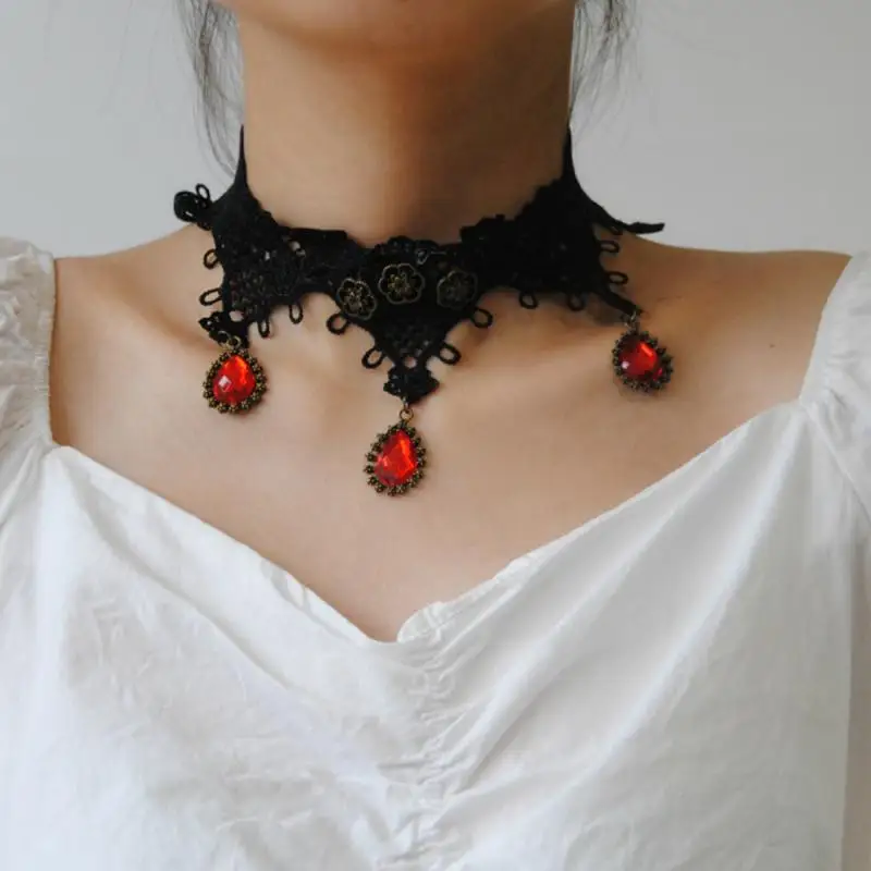 European and American new gothic black lace inlaid red zircon ladies necklace Christmas carnival wearing jewelry
European and American new gothic black lace inlaid red zircon ladies necklace Christmas carnival wearing jewelry