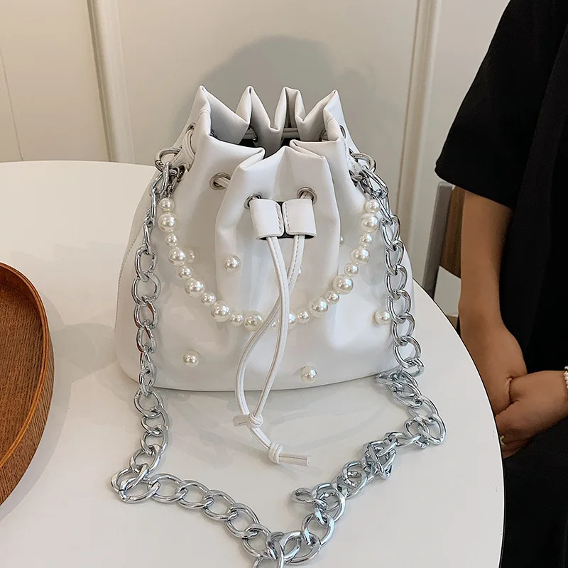 Personalized Chain Shoulder Bag 2021 High Quality Design New Trendy Chain Messenger Bag Fashion Pearl Portable Bucket Bag
Personalized Chain Shoulder Bag 2021 High Quality Design New Trendy Chain Messenger Bag Fashion Pearl Portable Bucket Bag