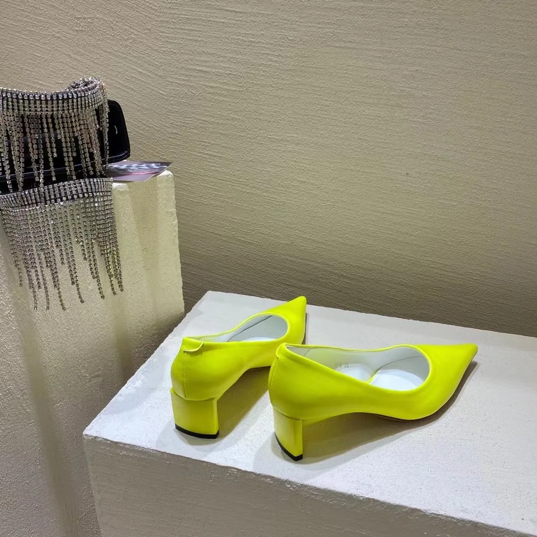 Sexy Party Pumps Elegant Women Pumps Fluorescent Color Thick High Heels Pointed Toe Fashion Ladies Pumps Office Shoes Size 35-39
Sexy Party Pumps Elegant Women Pumps Fluorescent Color Thick High Heels Pointed Toe Fashion Ladies Pumps Office Shoes Size 35-39