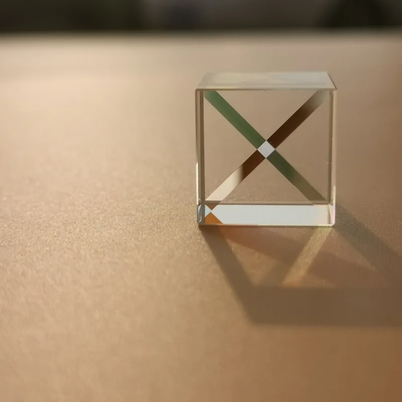 15mm Prism Six-Sided Bright Light Combine Cube Prism Stained Glass Beam Splitting Prism Optical Experiment Instrument
15mm Prism Six-Sided Bright Light Combine Cube Prism Stained Glass Beam Splitting Prism Optical Experiment Instrument