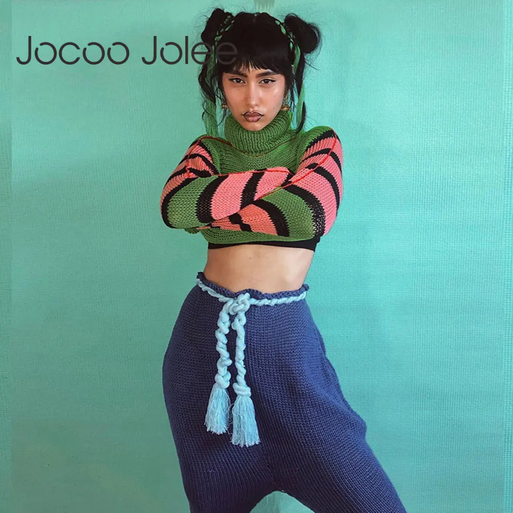 Женский укороченный свитер с высоким воротником и длинным рукавом, в полоску
Женский укороченный свитер с высоким воротником и длинным рукавом, в полоску