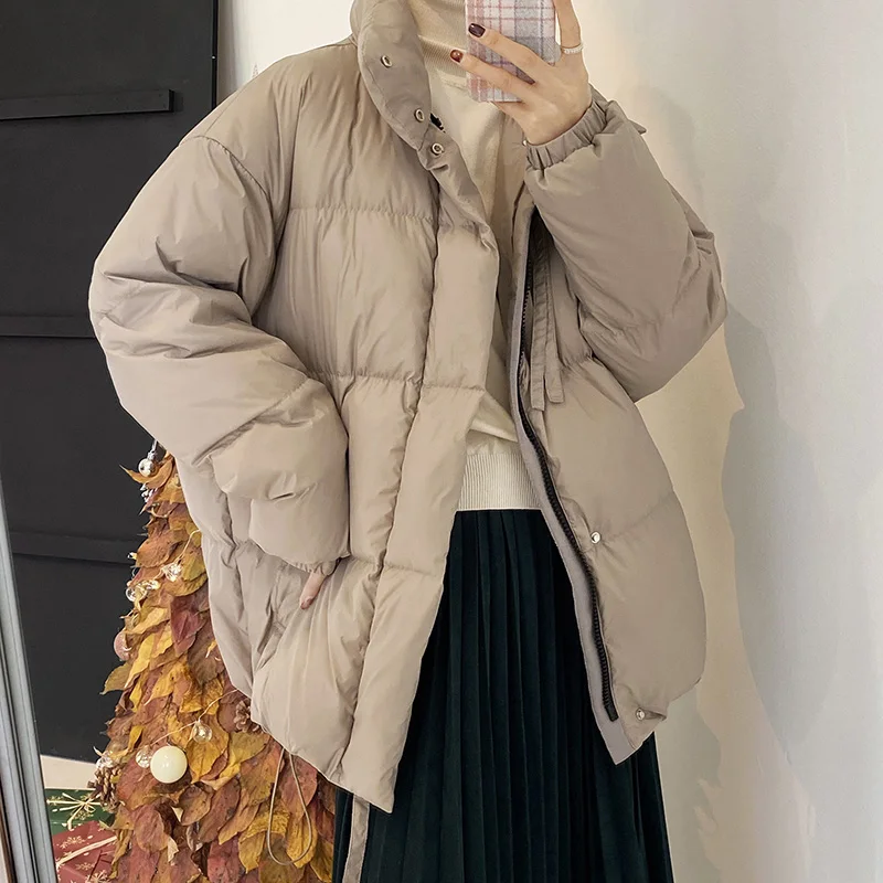 Stand Up Collar Solid Color Casual White Duck Down Coat 2021 Winter Women's New Fashion Pocket Zipper Warm Thick Chic Coat 
Stand Up Collar Solid Color Casual White Duck Down Coat 2021 Winter Women's New Fashion Pocket Zipper Warm Thick Chic Coat
