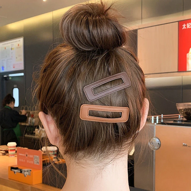 Ladies Elegant Fashion Leather Simple Hairpin Temperament Side Clip All-match Half Ball Hair Accessories
Ladies Elegant Fashion Leather Simple Hairpin Temperament Side Clip All-match Half Ball Hair Accessories