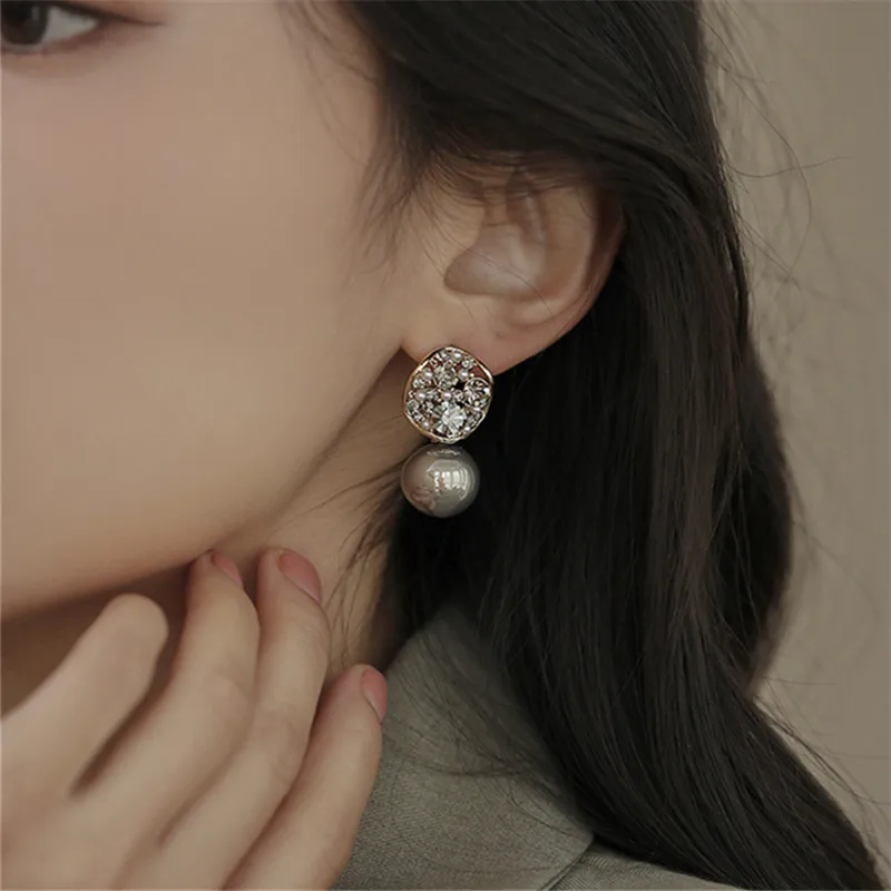 2021 New Contracted Geometric Modelling Shiny Crystal Fashion Drop Earrings Senior Temperament Joker Fine Pearl Women Earrings
2021 New Contracted Geometric Modelling Shiny Crystal Fashion Drop Earrings Senior Temperament Joker Fine Pearl Women Earrings