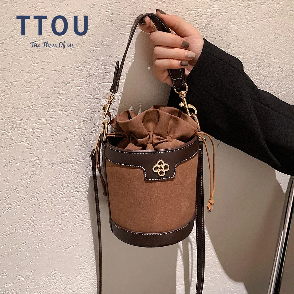 Fashion Suede Leather Shoulder Bag for Women Luxury Designer Bucket Handbag and Purse Vintage Large Female Tote Messenger Bag
Fashion Suede Leather Shoulder Bag for Women Luxury Designer Bucket Handbag and Purse Vintage Large Female Tote Messenger Bag