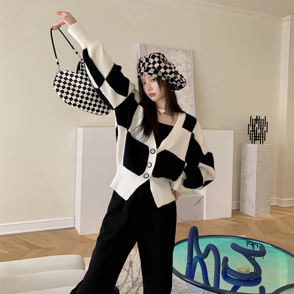 Chessboard Plaid Knitted Cardigan Autumn Winter 2021 New Retro Lazy Sweater Coat Long Sleeve V-Neck Top
Chessboard Plaid Knitted Cardigan Autumn Winter 2021 New Retro Lazy Sweater Coat Long Sleeve V-Neck Top