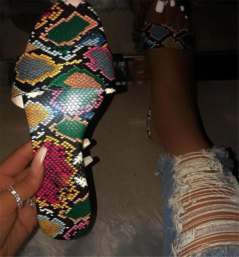 Summer new style women's European and American flat-bottomed slippers, women's fashion, outer wear large size slippers
Summer new style women's European and American flat-bottomed slippers, women's fashion, outer wear large size slippers