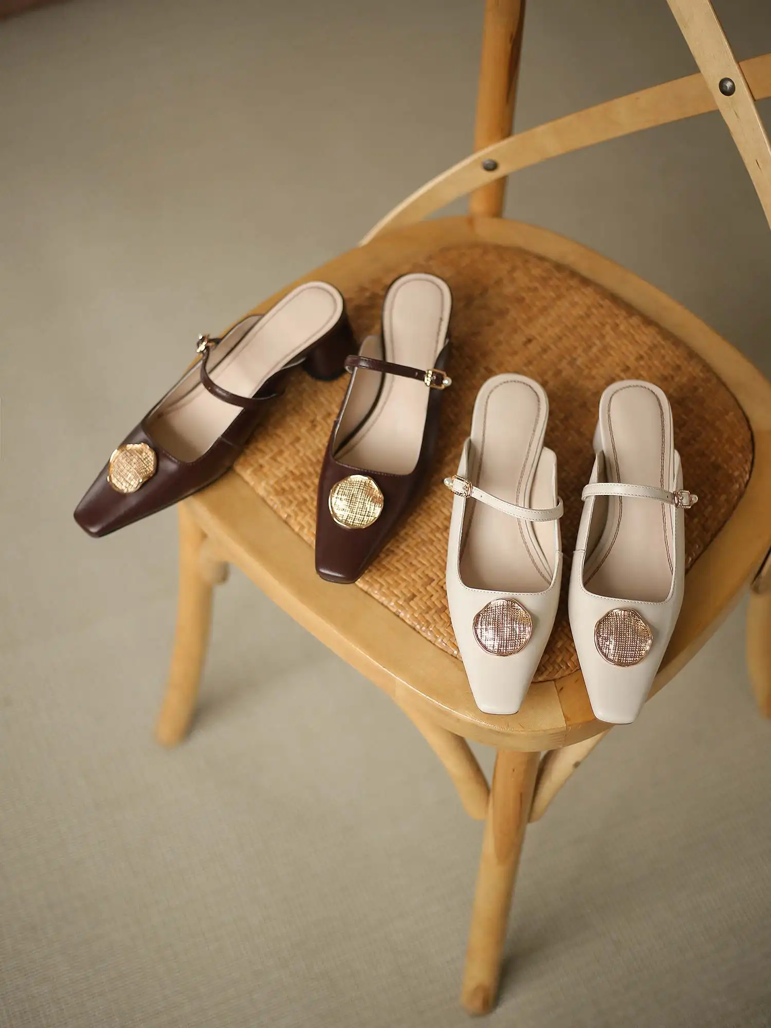 Krazing Pot 2021 summer new style sheep leather metal decorations square toe med heel slip on slingback mules gorgeous pumps L34
Krazing Pot 2021 summer new style sheep leather metal decorations square toe med heel slip on slingback mules gorgeous pumps L34