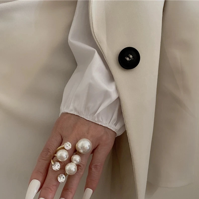 Vintage Oversize Round Pearl Rings for Women Bling Crystal Rhinestones Irregular Charm Rings Elegant Wedding Party Jewelry Gift
Vintage Oversize Round Pearl Rings for Women Bling Crystal Rhinestones Irregular Charm Rings Elegant Wedding Party Jewelry Gift