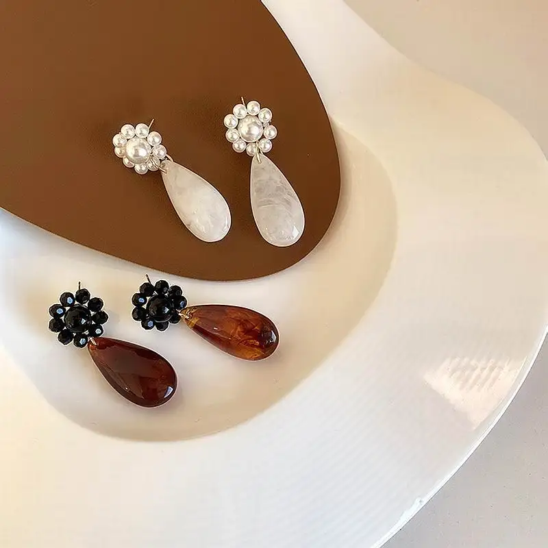 Vintage Resin Flower Drop Earrings For Women Personality Statement New pendientes Jewelry White Brown
Vintage Resin Flower Drop Earrings For Women Personality Statement New pendientes Jewelry White Brown