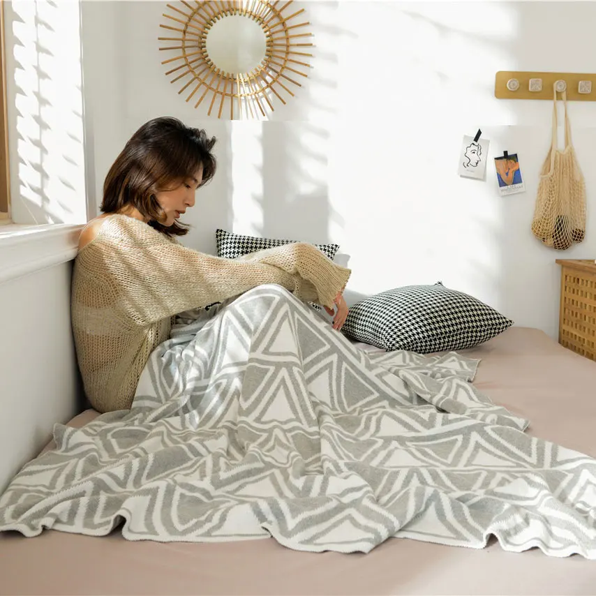 

Papa&Mima Grey American Native Style Geometric Knitted Summer Quilted Thread Blanket Throws Cotton Air-conditioner Bedspread