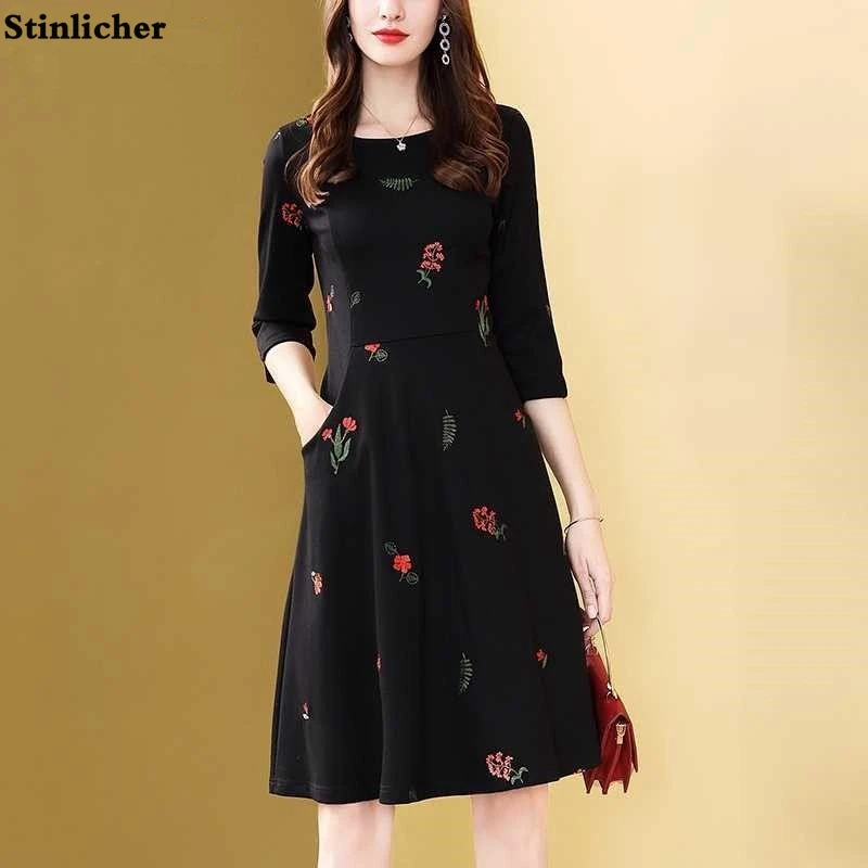 Vintage Black Flower Embroidered Dress Women's Spring Autumn Elegant Office Ladies Work Dress Fashion A Line Midi Dress Robe
Vintage Black Flower Embroidered Dress Women's Spring Autumn Elegant Office Ladies Work Dress Fashion A Line Midi Dress Robe