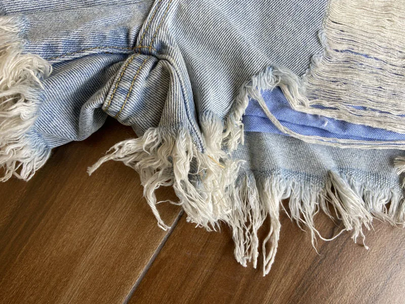 2021 European and American Spring/Summer New Style King Ripped Hole Stitching Distressed All-match Fake Two-piece Denim Shorts
2021 European and American Spring/Summer New Style King Ripped Hole Stitching Distressed All-match Fake Two-piece Denim Shorts
