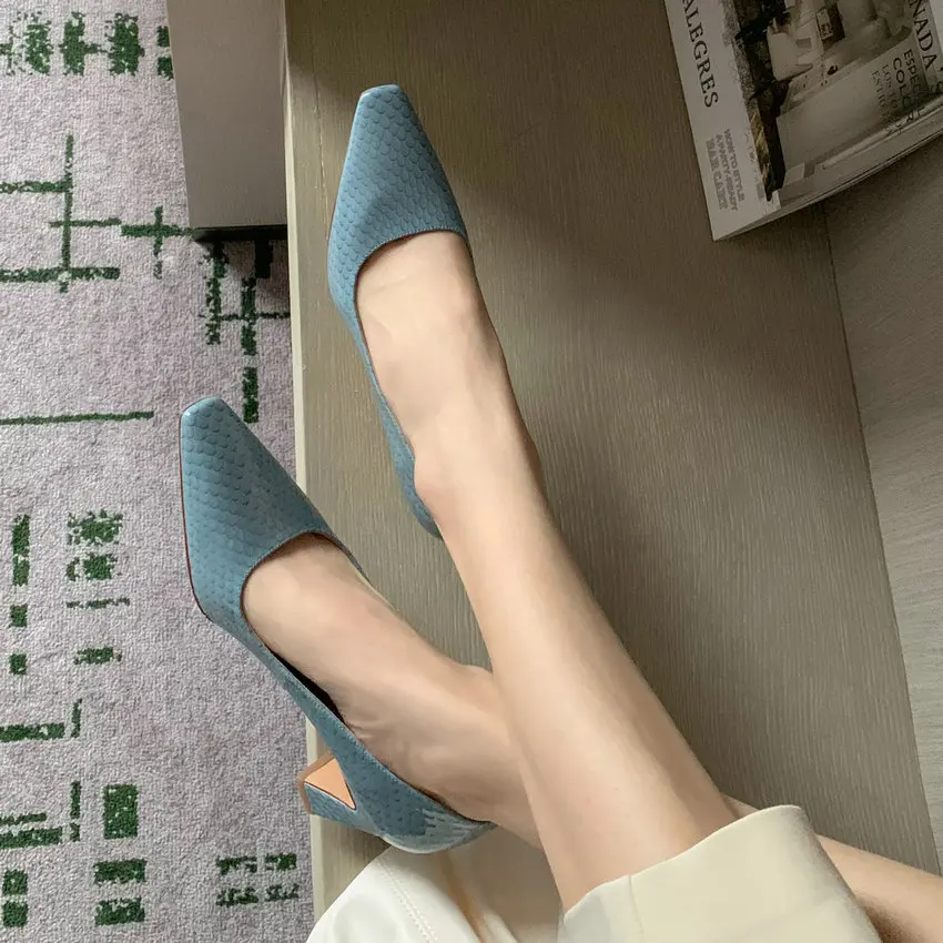 QUTAA 2021 Spring Autumn Square High Heels Genuine Leather Shallow Female Shoes Pointed Toe All Match Women Pumps Size 34-39
QUTAA 2021 Spring Autumn Square High Heels Genuine Leather Shallow Female Shoes Pointed Toe All Match Women Pumps Size 34-39