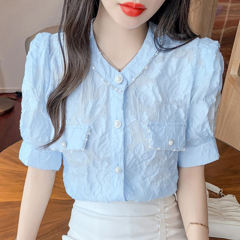 Top Women 2021 Summer Stand-up Collar Lace Print Solid Color Chiffon Shirt Blouse Women Puff Sleeve Beaded Button Cardigan Shirt
Top Women 2021 Summer Stand-up Collar Lace Print Solid Color Chiffon Shirt Blouse Women Puff Sleeve Beaded Button Cardigan Shirt