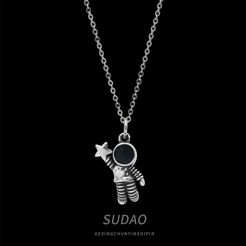 New Fashion Necklace Hip Hop Couple Necklace Han Feng INS Astronaut Pendant Personality Tide Korean Fashion Necklace for Women
New Fashion Necklace Hip Hop Couple Necklace Han Feng INS Astronaut Pendant Personality Tide Korean Fashion Necklace for Women