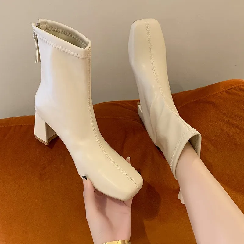 Women's Short Boots 2021 New Fashion Autumn And Winter Women's Boots Square Toe Thick Heel Flat Short Tube Women's Shoes
Women's Short Boots 2021 New Fashion Autumn And Winter Women's Boots Square Toe Thick Heel Flat Short Tube Women's Shoes
