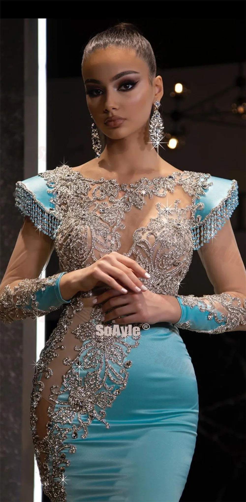 Dubai Arabic Luxurious Crystal Evening Dress Boat-necked Long Sleeve Sexy Translucent Beaded Mermaid Evening Dress 2020 SoAyle
Dubai Arabic Luxurious Crystal Evening Dress Boat-necked Long Sleeve Sexy Translucent Beaded Mermaid Evening Dress 2020 SoAyle