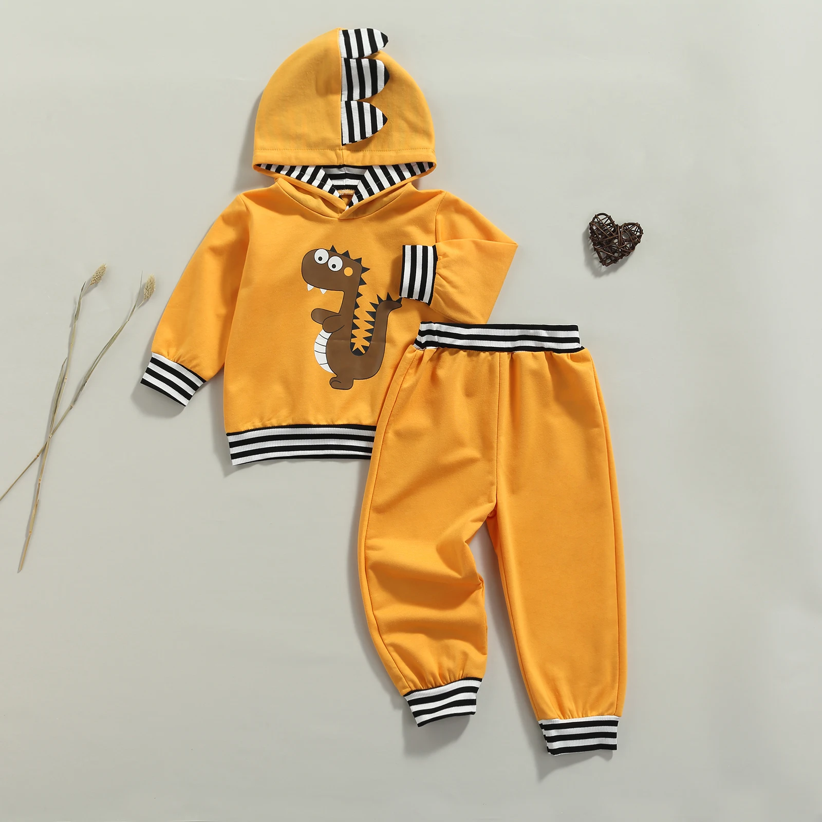 Spring and Autumn Boys T-Shirt Trousers Set Cute Dinosaur Long Sleeve Hooded Top Stitching Trousers Sweater Set 1-5M
Spring and Autumn Boys T-Shirt Trousers Set Cute Dinosaur Long Sleeve Hooded Top Stitching Trousers Sweater Set 1-5M