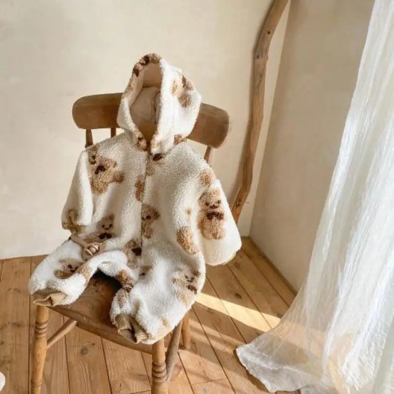 2021 New Baby Plush Hooded Romper Fashion Bear Print Baby Long Sleeve Jumpsuit Newborn Thicken Warm Clothes Toddler Snowsuit
2021 New Baby Plush Hooded Romper Fashion Bear Print Baby Long Sleeve Jumpsuit Newborn Thicken Warm Clothes Toddler Snowsuit