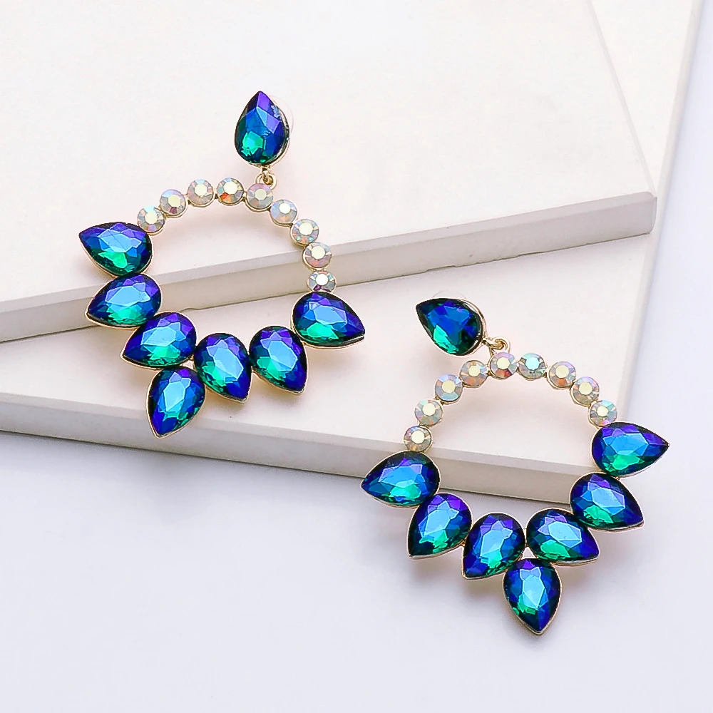 New Hollow Out Heart Colorful Crystal Drop Dangle Earrings For Women High-Quality Fashion Rhinestone Statement Ear Ring Jewelry
New Hollow Out Heart Colorful Crystal Drop Dangle Earrings For Women High-Quality Fashion Rhinestone Statement Ear Ring Jewelry