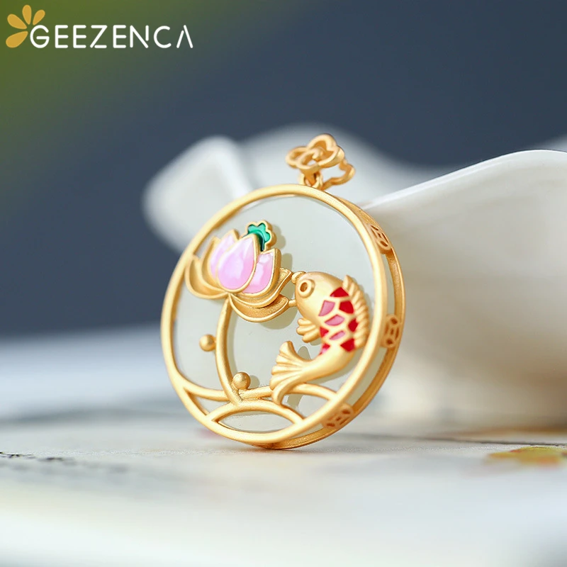 Vintage S925 Silver Gold Plated Hetian Jade Cloisonne Women's Pendant Necklace Round Lotus Fish Choker Necklaces Fine Jewel Gift
Vintage S925 Silver Gold Plated Hetian Jade Cloisonne Women's Pendant Necklace Round Lotus Fish Choker Necklaces Fine Jewel Gift