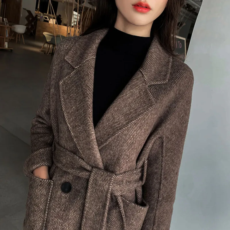 Women Woolen Coat Elegant Turn Down Collar Women Long Woolen Coat Dark Gray Design Winter Warm Coat Casaco Feminino Plus Size
Women Woolen Coat Elegant Turn Down Collar Women Long Woolen Coat Dark Gray Design Winter Warm Coat Casaco Feminino Plus Size