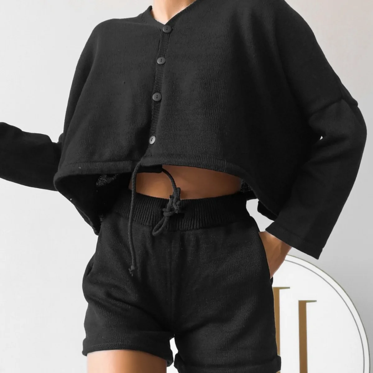 2022 Summer Y2K Casual Women Long Sleeve Top Shirts And Shorts Set Mini Loose Two Piece Sets Khaki Loung Wear Oversized
2022 Summer Y2K Casual Women Long Sleeve Top Shirts And Shorts Set Mini Loose Two Piece Sets Khaki Loung Wear Oversized