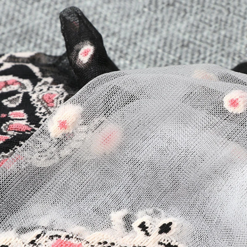 2020 Elastic Socks Crystal Glass Silk Ultrathin Lace Literary Sale 1 Pair Summer Transparent Baroque embroidery Short Socks
2020 Elastic Socks Crystal Glass Silk Ultrathin Lace Literary Sale 1 Pair Summer Transparent Baroque embroidery Short Socks