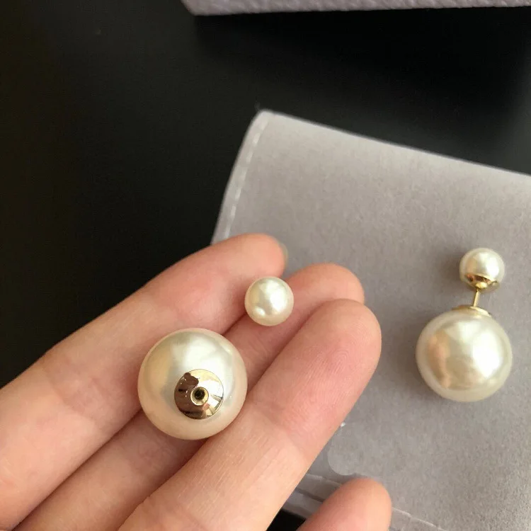 Brand Original D Letter Classic Vintage Elegant Pearl Stud Earrings Eardrop for Women Wedding Engagement Fashion Jewelry Gift
Brand Original D Letter Classic Vintage Elegant Pearl Stud Earrings Eardrop for Women Wedding Engagement Fashion Jewelry Gift