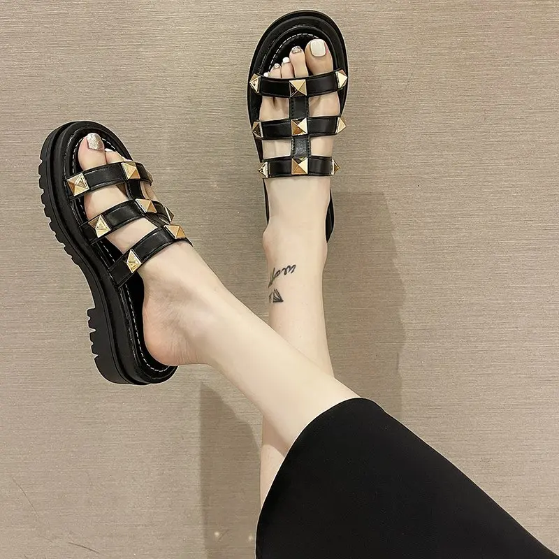 Fashion Women Platform Sandals Thick Bottom Beach Shoes Woman 2021 New Summer Open Toe Chunky Metal Rivets Slippers Sandalias
Fashion Women Platform Sandals Thick Bottom Beach Shoes Woman 2021 New Summer Open Toe Chunky Metal Rivets Slippers Sandalias